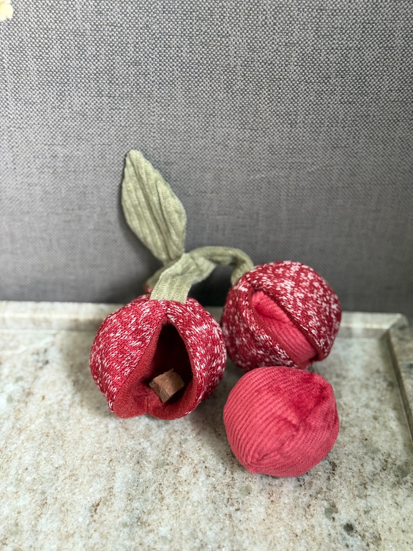 Cherry - Peluche de fouille