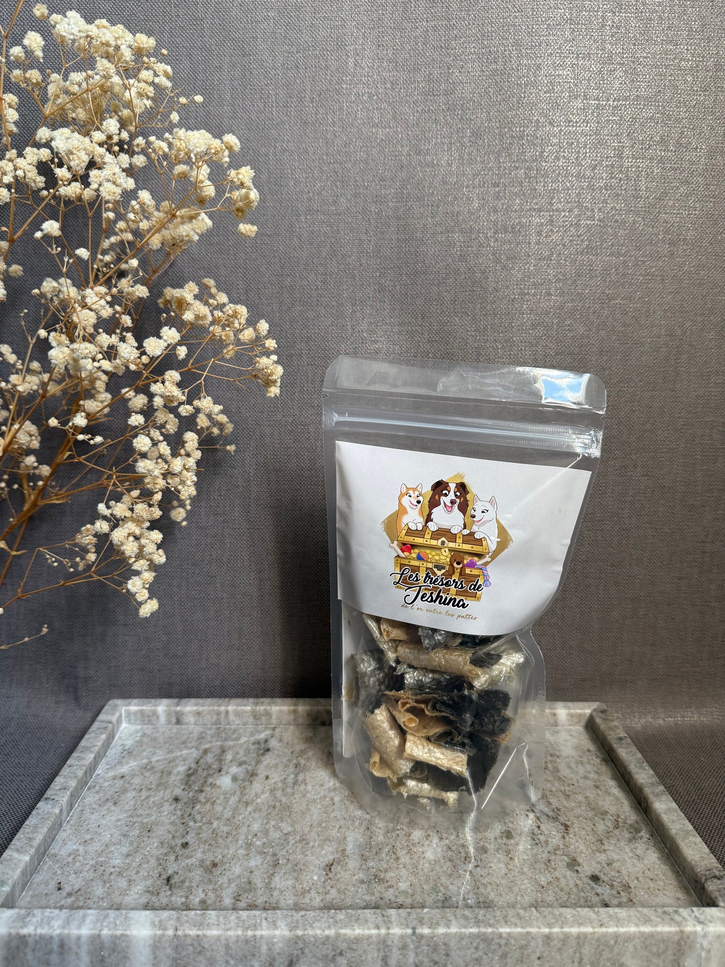 Morceaux de peau de saumon